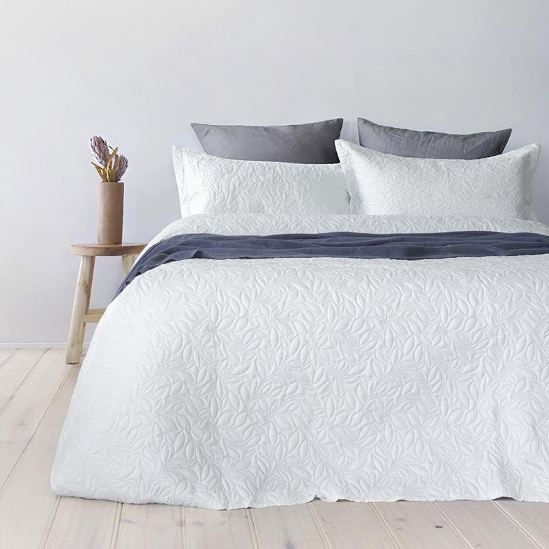 Bambury Single/Double Botanica Coverlet Set | White